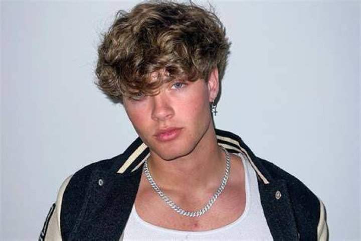 Ace Akers Height, Weight, Net Worth, Age, Birthday, Wikipedia, Who, Nationality, Biography