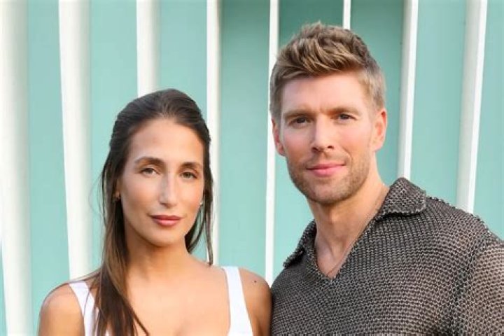 
Amanda Batula Discusses Her Relationship With Lindsay Hubbard Following Her WWHL Debut 