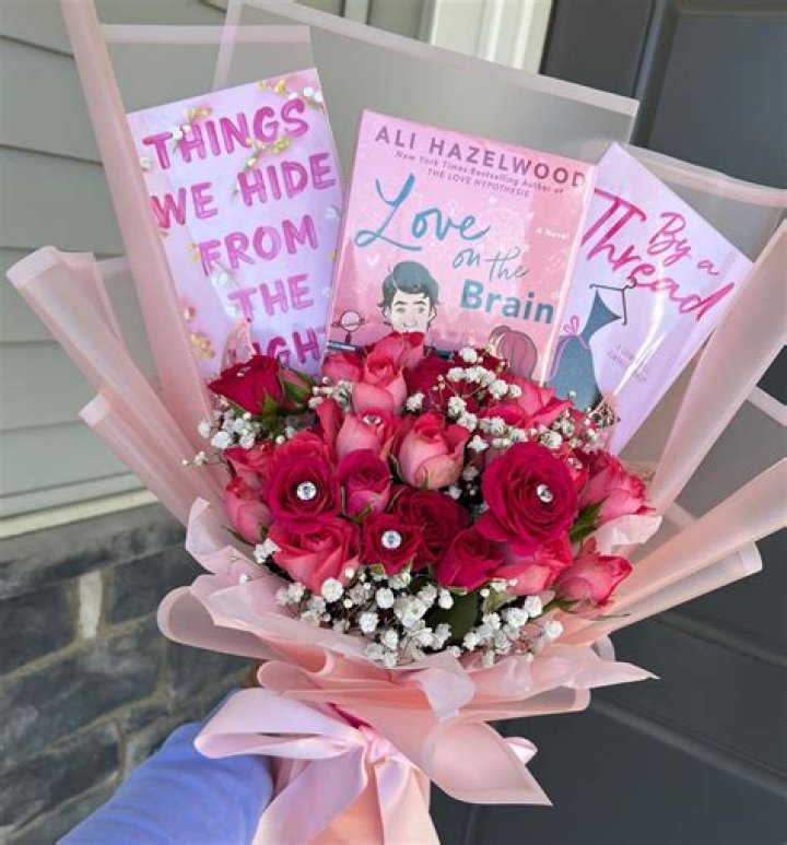 
BBNaija’s Chichi Receives Money Cake, Flowers And Other Gifts From A Special Fan 