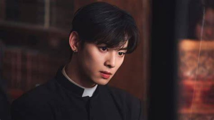 
“Cha Eun-woo X Island is coming” trends on Twitter as the actor attends the press conference for his upcoming drama, Island 