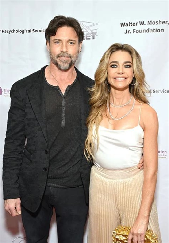
Denise Richards Said That She Will Return To RHOBH Despite Her Feud With Lisa Rinna 