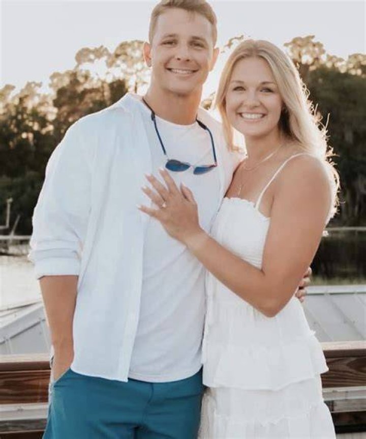 
Is Chris Plys Married? Wife Or Girlfriend – Age And Net Worth 