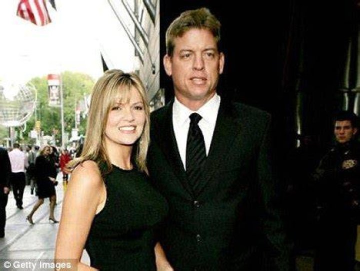 
Is Rhonda Worthey still married? Her Wiki, Age, Net Worth, Troy Aikman 