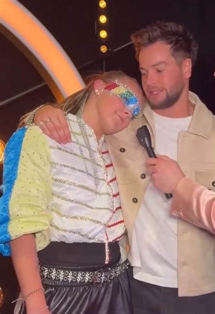 
JoJo Siwa Says Demi Lovato and Jenna Dewan Helped Her Realize She’s Gay: ‘Men Are Not My Thing’ 