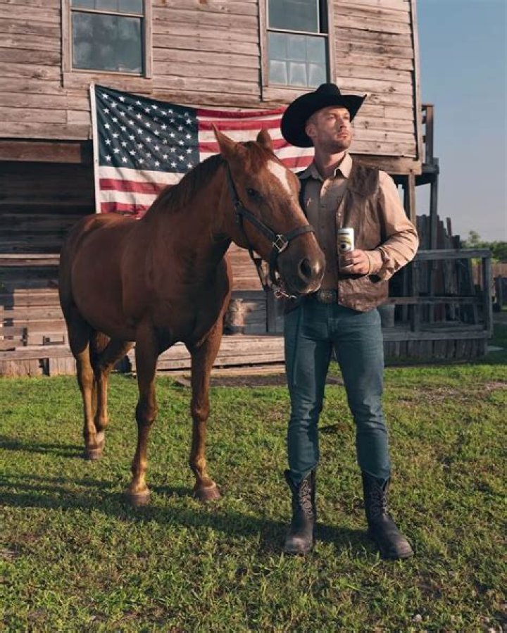 
Josh Williamson Height, Weight, Net Worth, Age, Birthday, Wikipedia, Who, Nationality, Biography 