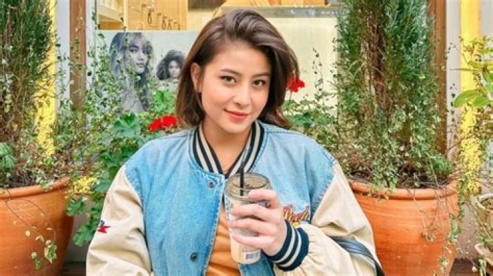 
Karin Novilda – Awkarin Height, Weight, Net Worth, Age, Birthday, Wikipedia, Who, Instagram, Biography 