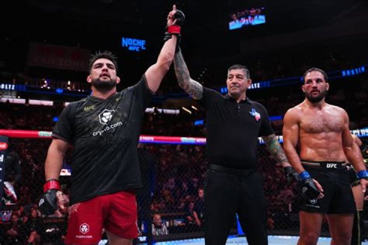 Kelvin Gastelum Height, Weight, Net Worth, Age, Birthday, Wikipedia, Who, Nationality, Biography