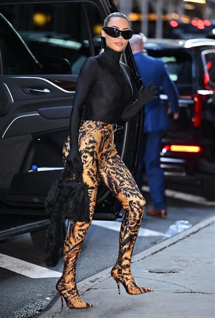 
Kim Kardashian Has to Take Her Top Off to Text When Wearing Built-In Gloves: ‘It’s a Real Issue’ 