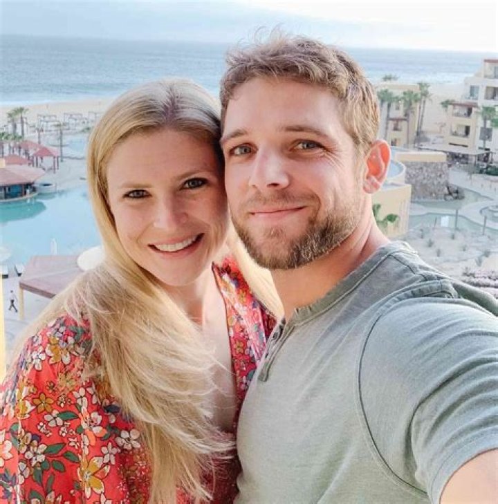 
Lexi Thieriot’s biography : Max Thieriot Dating Rumors 