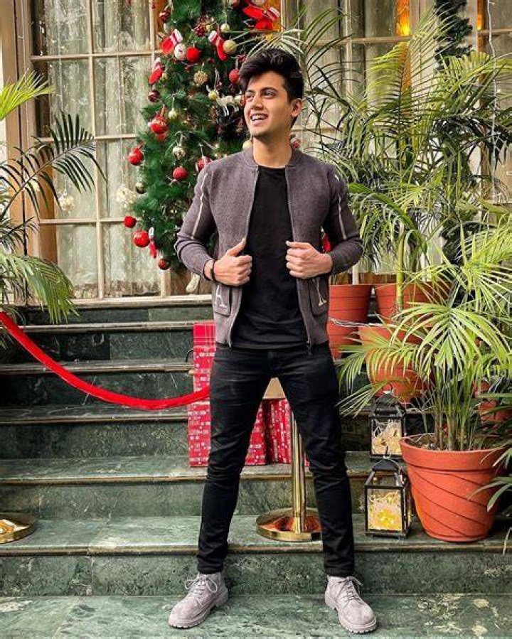 
Mohak Narang Height, Weight, Net Worth, Age, Wiki, Who, Instagram, Biography 