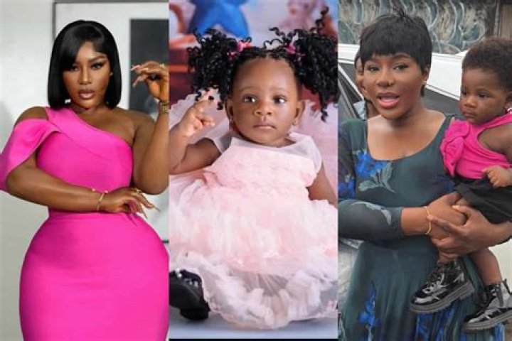 
Money rains as Zubby Michael, Queen Nwokoye, others storm Destiny Etiko’s birthday party 