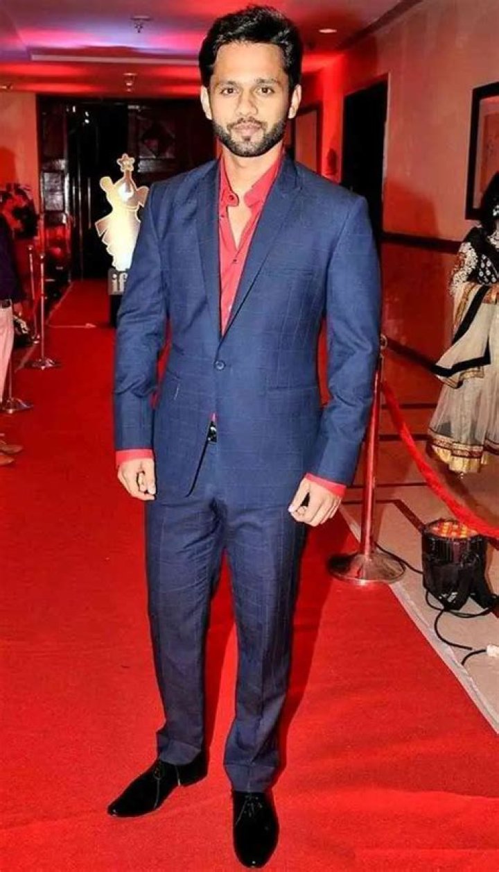 
Rahul Sipligunj Height, Weight, Net Worth, Age, Birthday, Wikipedia, Who, Nationality, Biography 