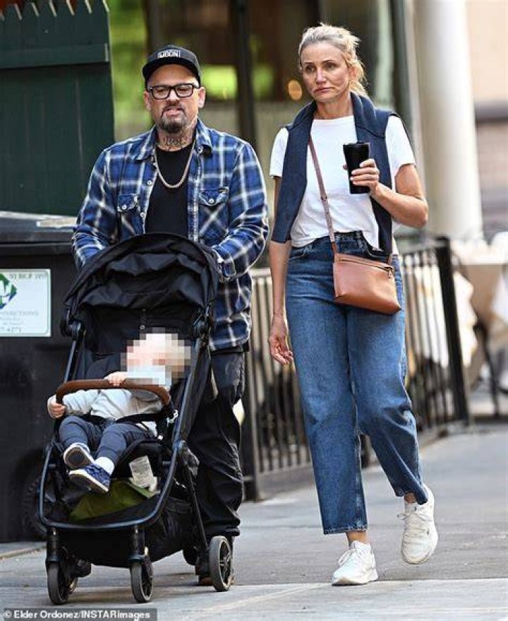 
Sarah Snook Kids: Does She Have Kids? Baby Husband And Family 