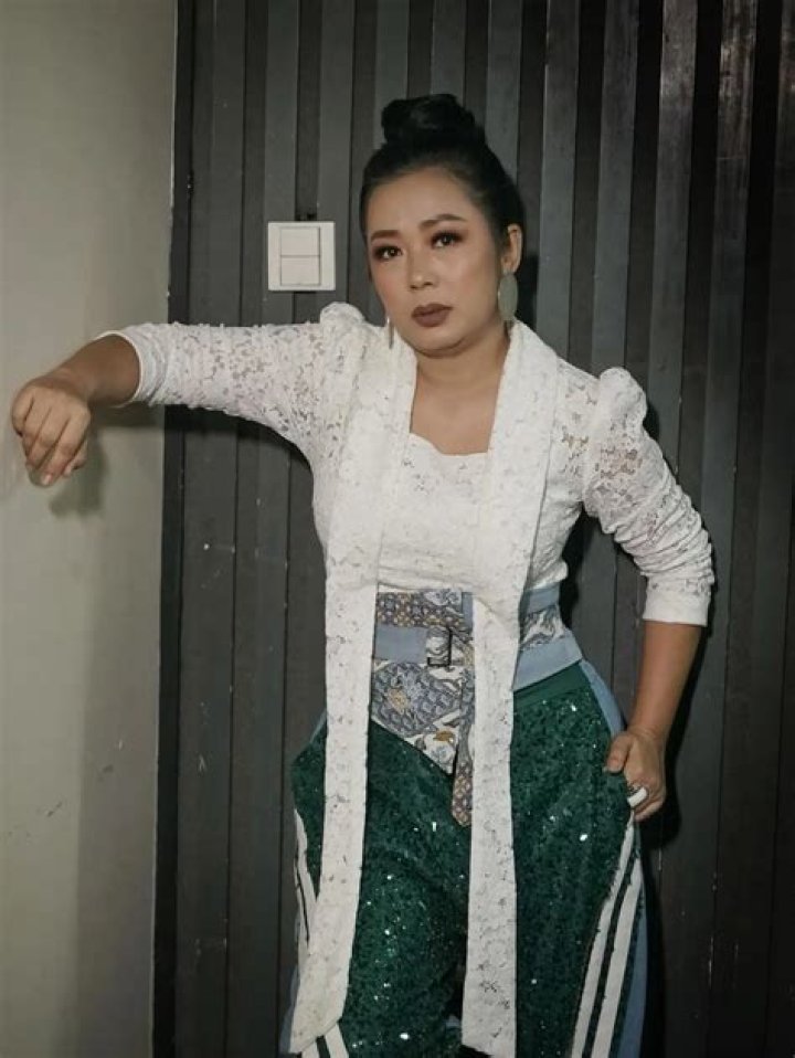 
Soimah Pancawati Height, Weight, Net Worth, Age, Birthday, Wikipedia, Who, Nationality, Biography 