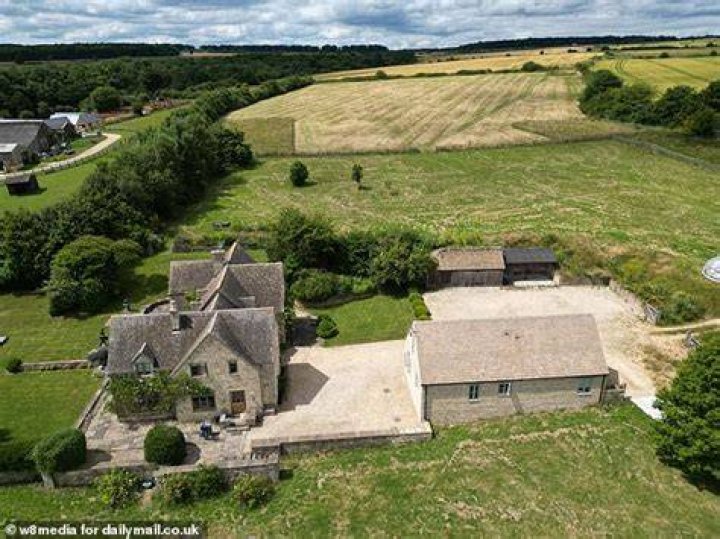 
Top Gear Presenter Jeremy Clarkson Opened Diddly Squat Restaurant On OxfordShire Farm 