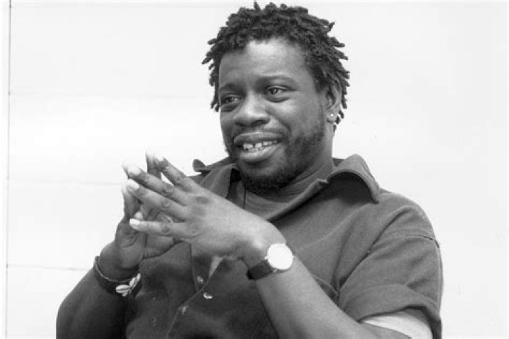 
Tupac Shakur’s Stepfather Mutulu Shakur Released from Prison After 37 Years Due to Health Issues 