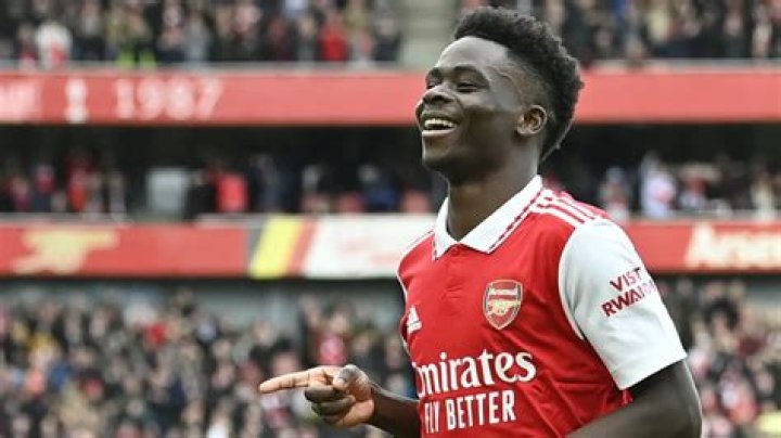 
What is Bukayo Saka salary? 