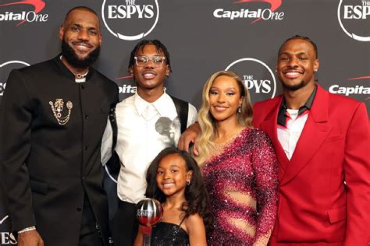 
Who Are Dawn Irons And Deron Irons? Ryan Destiny Parents, Siblings And Net Worth 