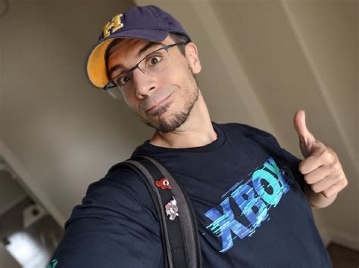 
Who is ChilledChaos? Real Name, Age, Height, Girlfriend, Salary 
