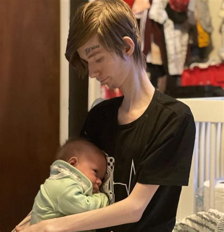 Who Is Daemien Obeso? The New Boyfriend Of Daddy Long Neck’s Baby Mama