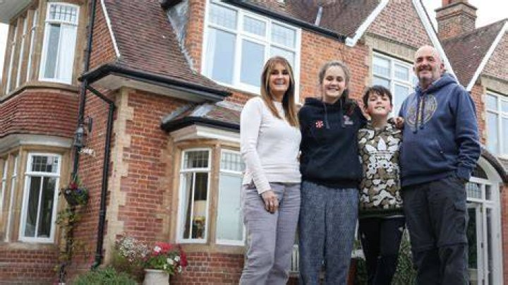 
Who Is Sharon Mercer From Rich House Poor House? Death Cause & Tribute On Channel 5 