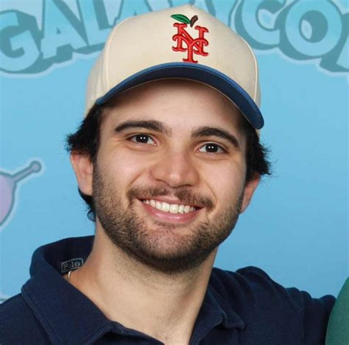 Zach Tyler Eisen Height, Weight, Net Worth, Age, Birthday, Wikipedia, Who, Instagram, Biography